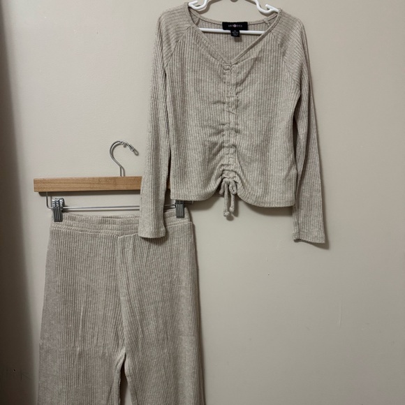 Amy Byer (girls M) size 10/12 cream tan ribbed two piece set wide leg pants - Picture 1 of 7